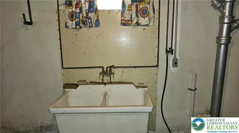325 E Walnut St, Hellertown, PA 18055 photo 55