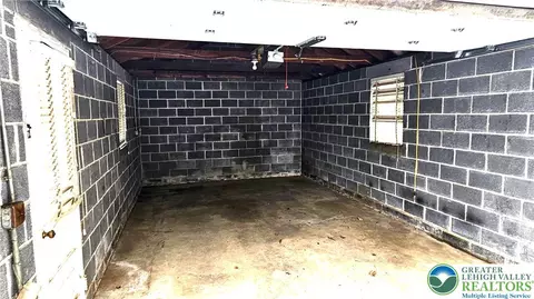 325 E Walnut St, Hellertown, PA 18055 photo 58