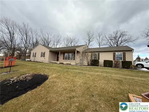 8121 Main St, Fogelsville, PA 18051