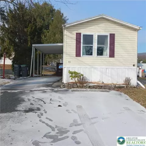 93 Nashua St, Walnutport, PA 18088