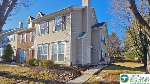 1950 Chancellor St, Hellertown, PA 18055