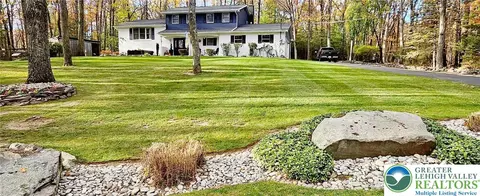 525 Black Oak Dr, Tannersville, PA 18372
