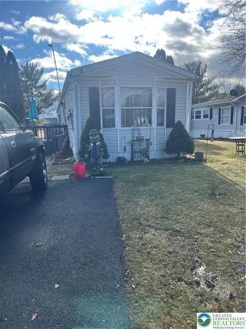 285 Greenbriar Dr, Bath, PA 18014