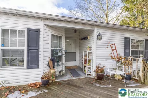 55 Sycamore Dr, Bath, PA 18014