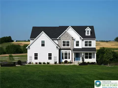 4450 Maple St #2, Schnecksville, PA 18078