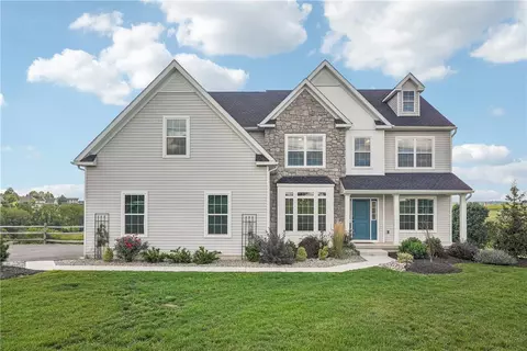 4450 Maple St #2, Schnecksville, PA 18078