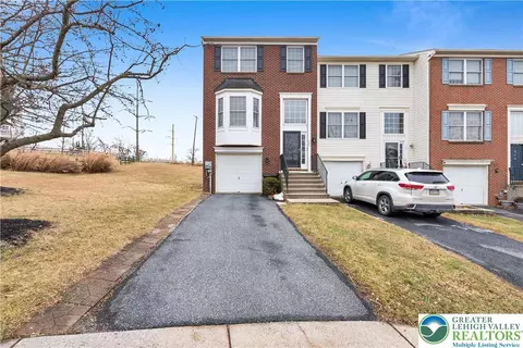 307 S Oak St, Freemansburg, PA 18017