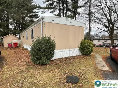 8820 Breinig Run Cir, Breinigsville, PA 18031
