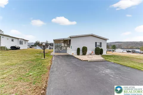 37 Stacey Dr, Walnutport, PA 18088