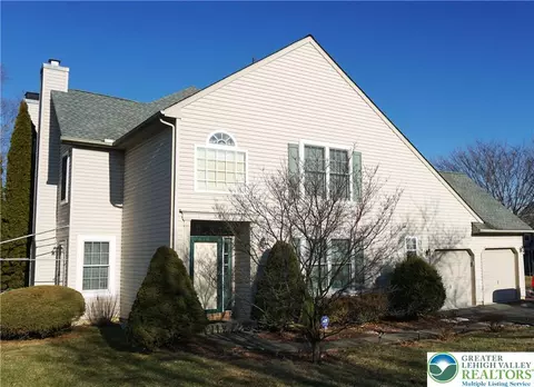 6099 Timberknoll Dr, Macungie, PA 18062