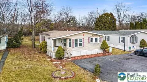 88 Juniper Ct, Bath, PA 18014