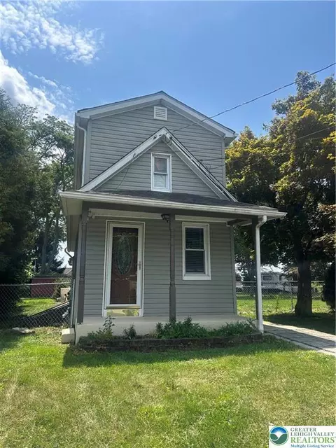 1658 Dennis St, Bethlehem, PA 18020