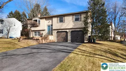1989 Pierce Dr, South Whitehall Twp, PA 18052