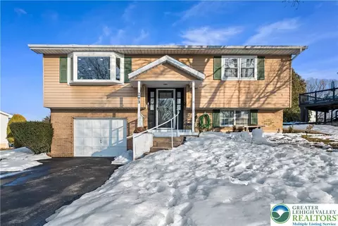 203 Faith Dr, Catasauqua, PA 18032