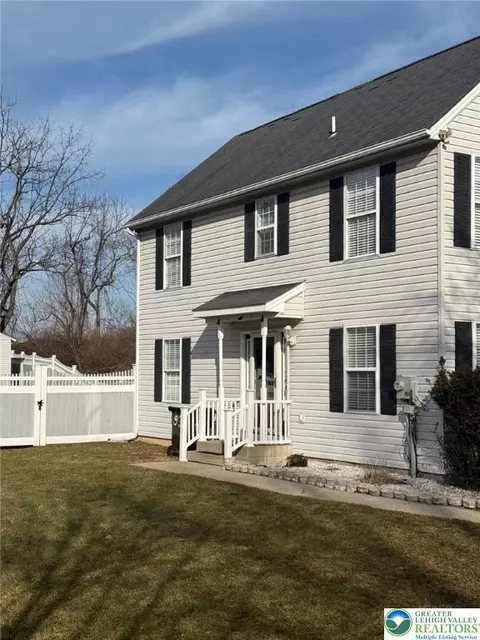 937 Ramblewood Ln, Freemansburg, PA 18017