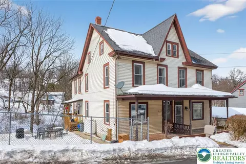 420 7th St, Slatington, PA 18080