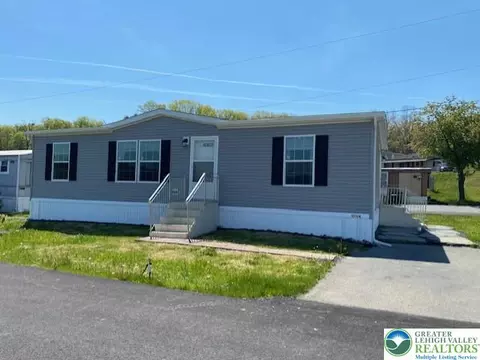10104 Fernwood Ln, Breinigsville, PA 18031