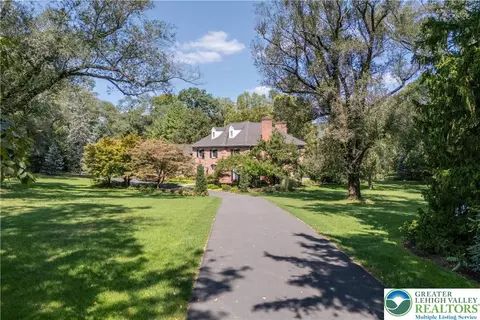 1593 Saucon Valley Rd, Bethlehem, PA 18015