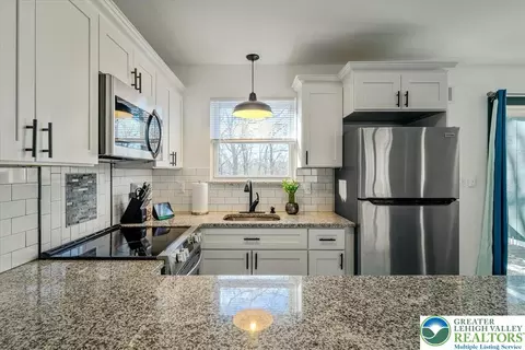 3260 Bluebird Dr, Bushkill, PA 18324 photo 8