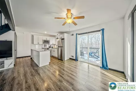 3260 Bluebird Dr, Bushkill, PA 18324 photo 5