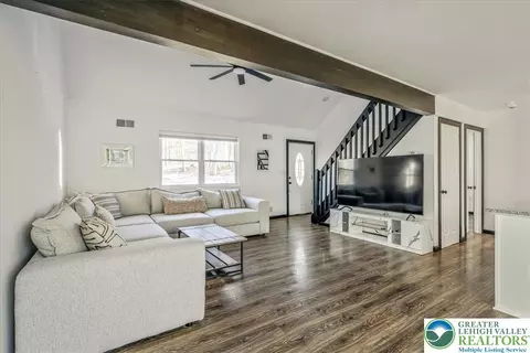 3260 Bluebird Dr, Bushkill, PA 18324 photo 4