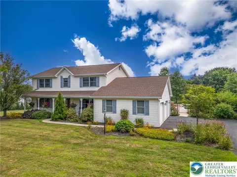 5033 Ancinetta Dr, Schnecksville, PA 18078