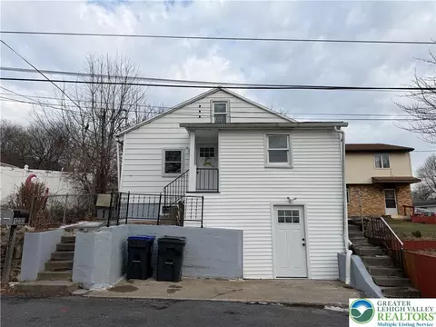 1233 Trapps Ln, Allentown, PA 18103