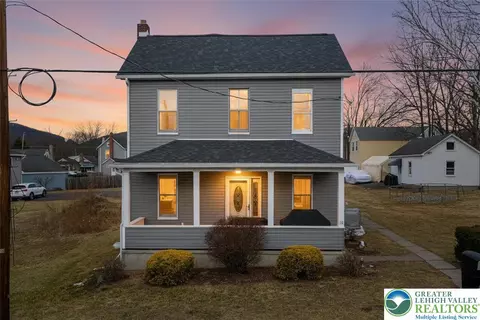 38 W 2nd St, Wind Gap, PA 18091