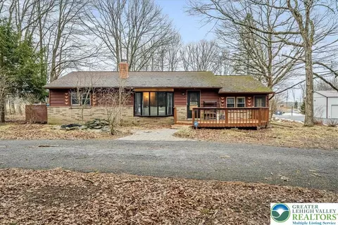 159 Summit Ave, Pocono Summit, PA 18346