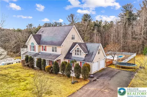 2247 Reo Dr, Effort, PA 18330
