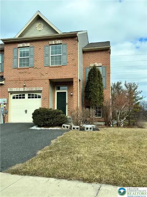 258 Milkweed Dr, Allentown, PA 18104