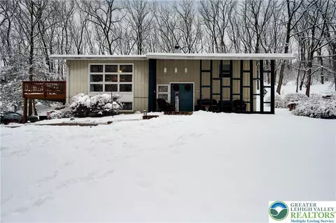 6838 Lime Kiln Rd, Slatington, PA 18080