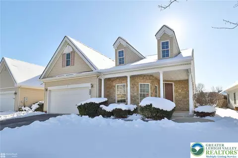 13 Devonshire Dr, Palmer Township, PA 18045