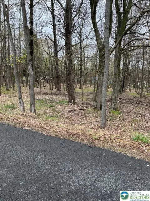 255 Pontiac Path Trl #12, Coolbaugh Twp, PA 18347