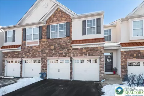 4476 Lenni Cir, Emmaus, PA 18049