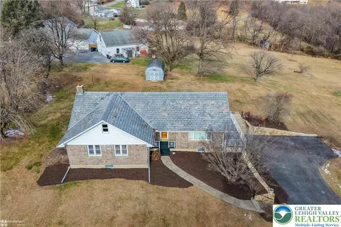 80 Echo Ridge Ln, Easton, PA 18042