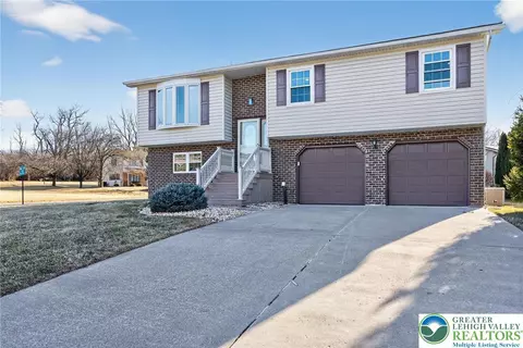 386 Johnston Dr, Bethlehem, PA 18017