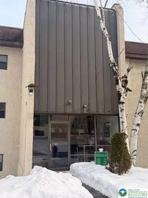 139 Foxfire Dr #102, Mount Pocono, PA 18344