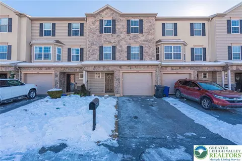 1014 Yarn Ct, Mohrsville, PA 19541