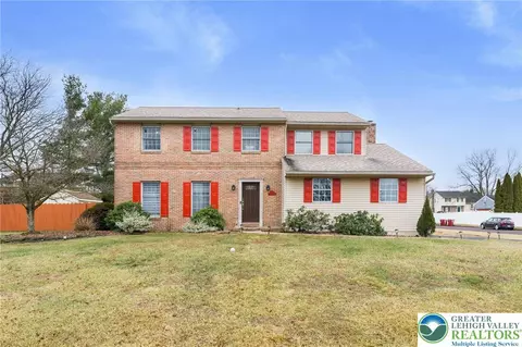 402 Florentine Dr, Forks Twp, PA 18040