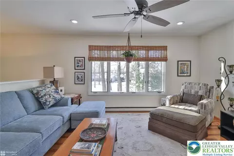 536 Carol Ln, Bath, PA 18014 photo 5