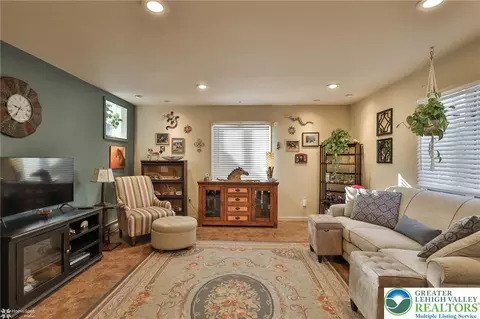 536 Carol Ln, Bath, PA 18014 photo 35