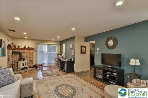 536 Carol Ln, Bath, PA 18014 photo 39