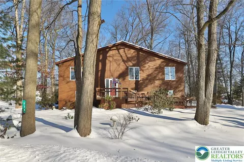 536 Carol Ln, Bath, PA 18014