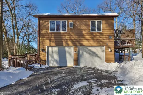 536 Carol Ln, Bath, PA 18014 photo 2