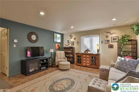 536 Carol Ln, Bath, PA 18014 photo 36