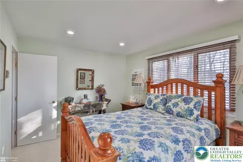 536 Carol Ln, Bath, PA 18014 photo 28