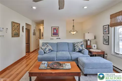 536 Carol Ln, Bath, PA 18014 photo 7