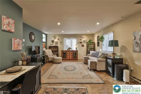 536 Carol Ln, Bath, PA 18014 photo 41