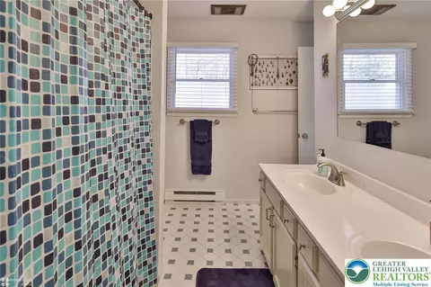 536 Carol Ln, Bath, PA 18014 photo 18